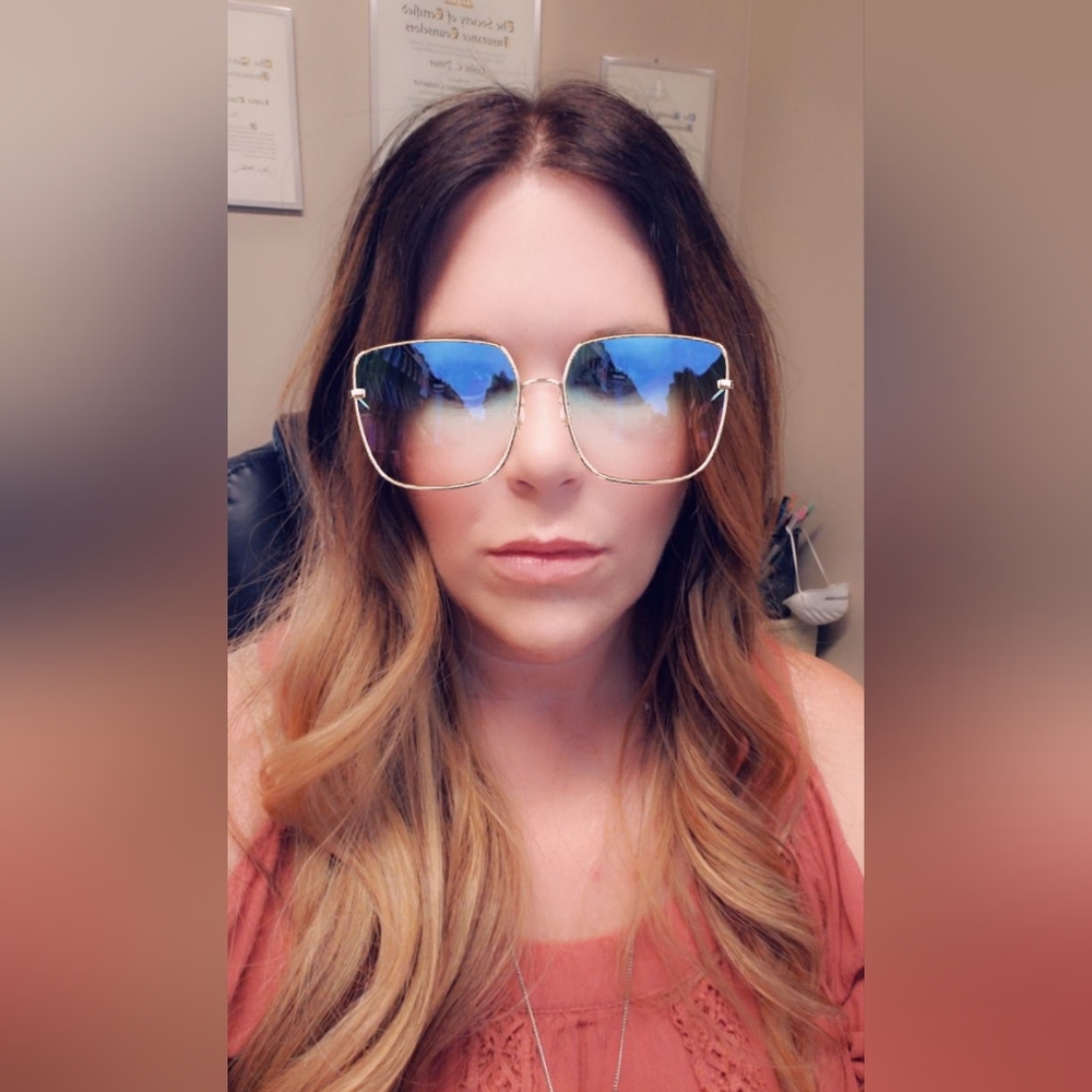 Meet your Posher, Leslie